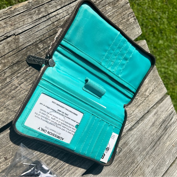 Thirty one Makeup case & Wallet - Picture 6 of 10